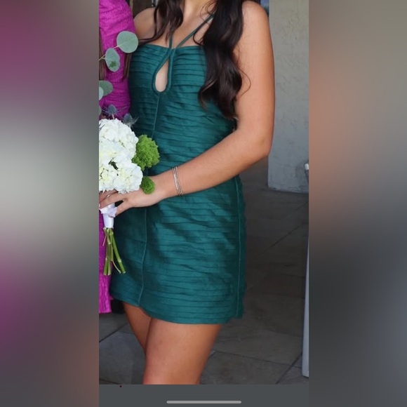 Elegant Green Strappy Dress - Picture 4 of 4